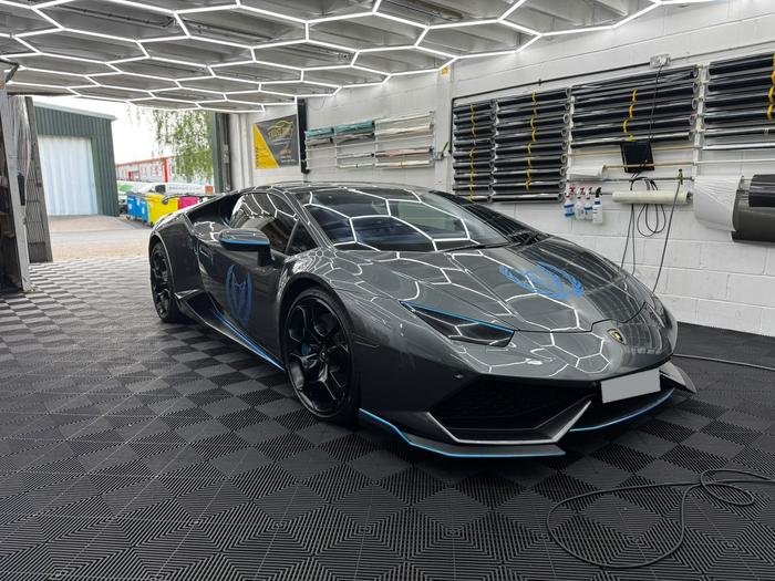 Lamborghini Huracán, front windows tinted