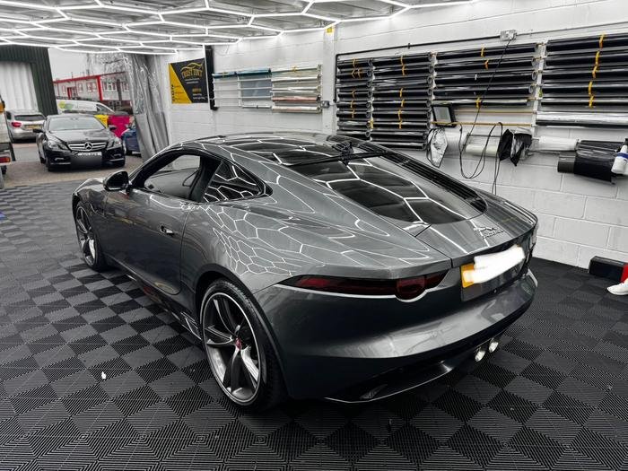 Jaguar F-Type, rear windows tinted
