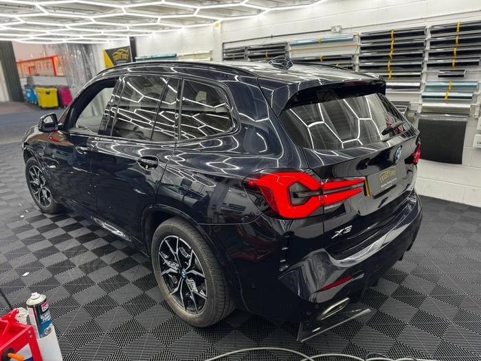 BMW X3, rear windows tinted